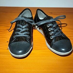 Josef Seibel quilted black patent leather sneaker in black size 37 / 6. Comfort